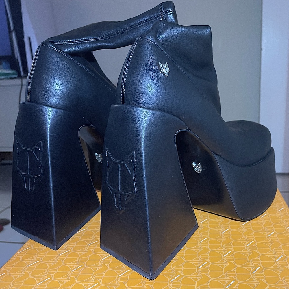 Naked Wolfe Jade Black Stretch Boots ๐ค๐ค๐ค - Picture 2 of 7